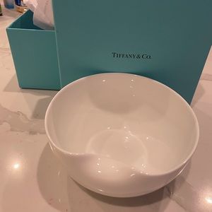 Nib Tiffany & Co thumbprint bowl in white comes with box